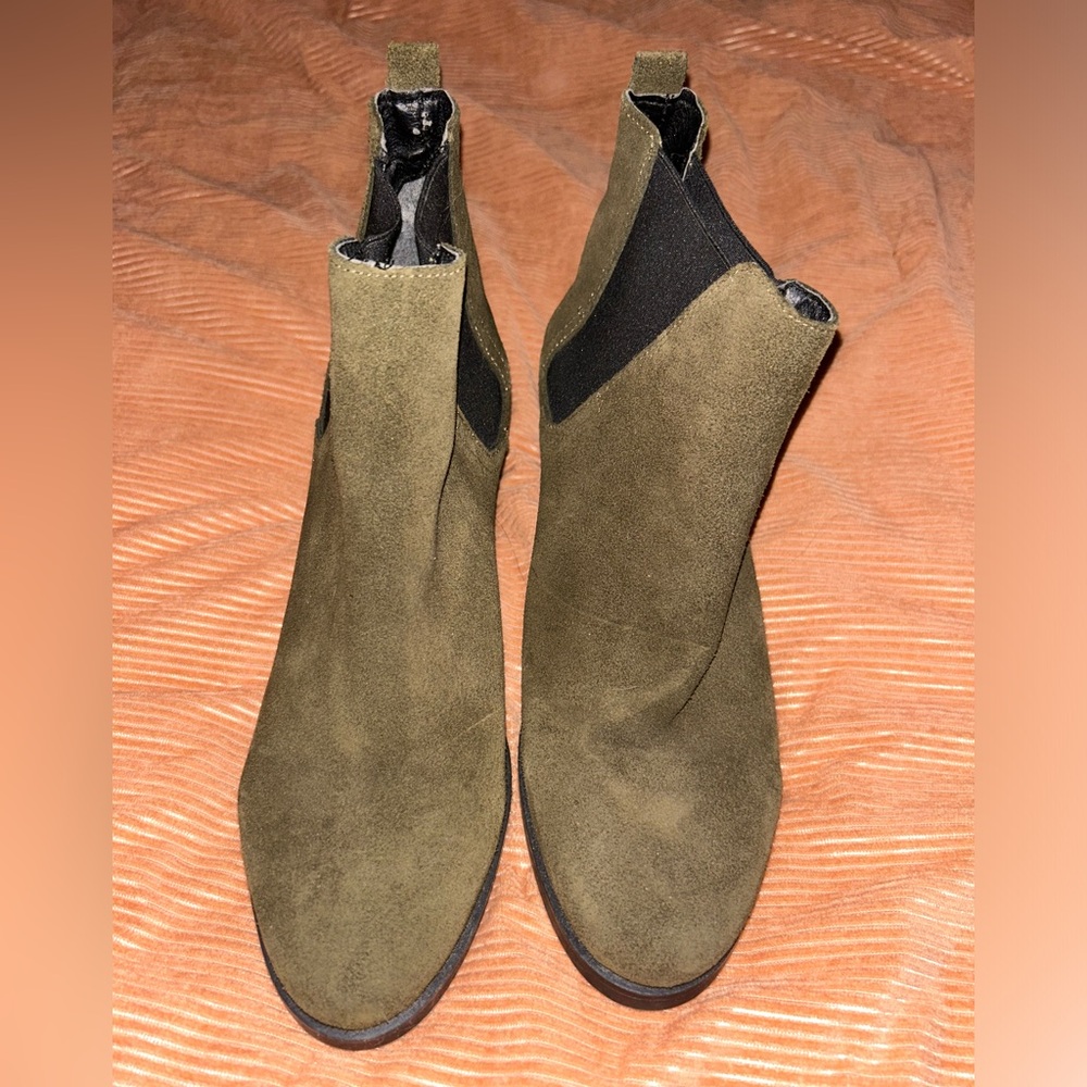 Green Heeled Boot - Picture 2 of 3